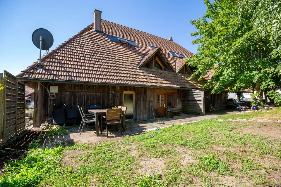 Casa colonica come casa multifamiliare in una posizione idillica ad Aetigkofen