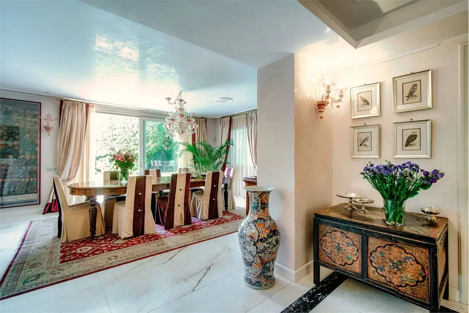 Villa mit Swimmingpool – Foto 6 von 13