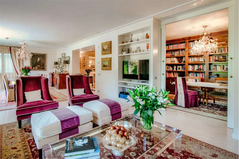 Villa mit Swimmingpool – Foto 8 von 13