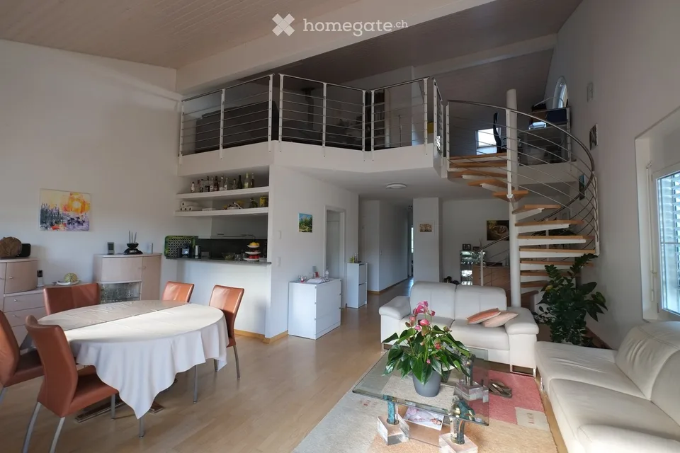 Duplex di 4,5 locali luminoso con balcone a Prangins