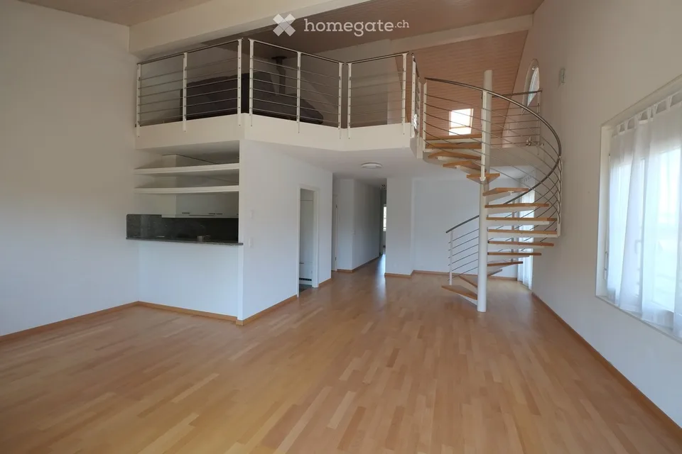 Duplex di 4,5 locali luminoso con balcone a Prangins