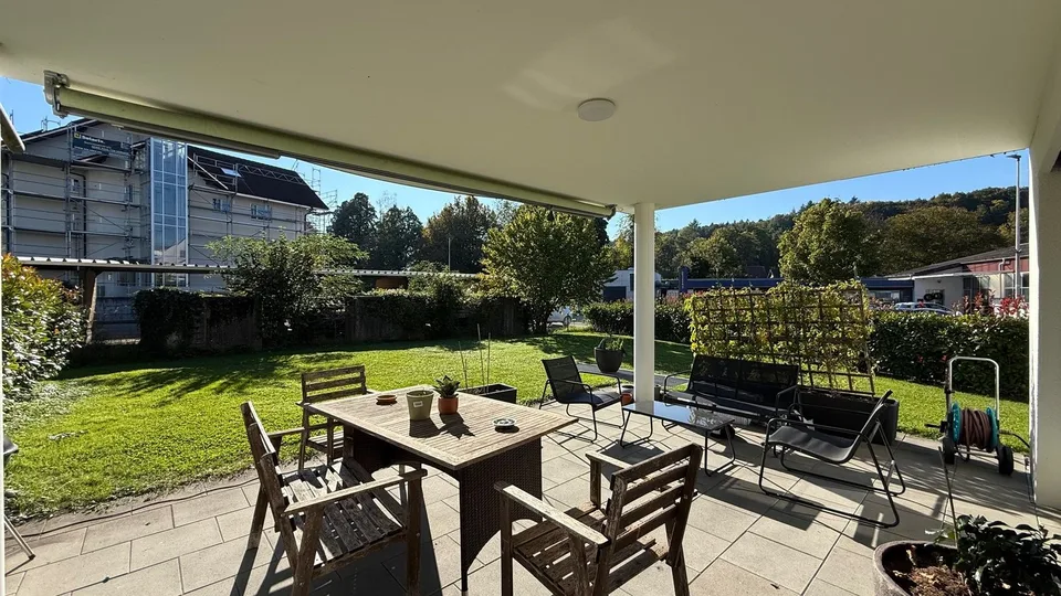 Moderne 4.5-Zimmer-Gartenwohnung (118 m²) mit 305 m² Privatgarten