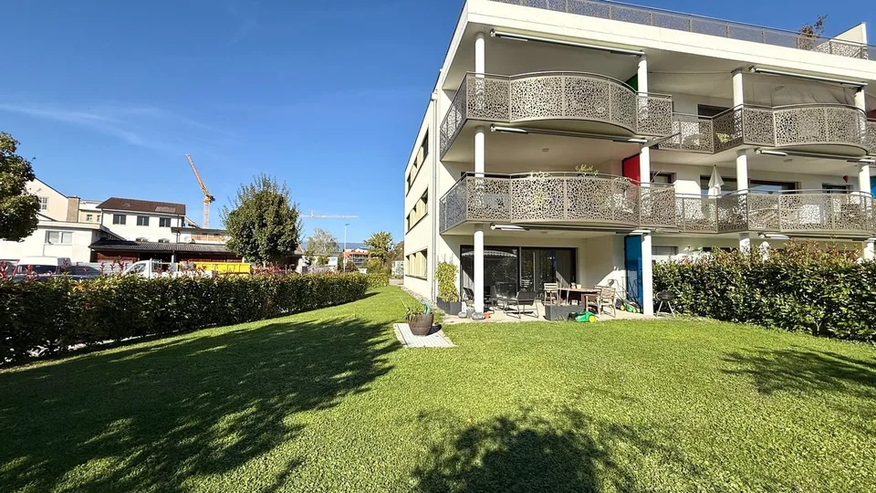 Moderne 4.5-Zimmer-Gartenwohnung (118 m²) mit 305 m² Privatgarten