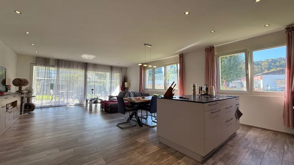 Moderne 4.5-Zimmer-Gartenwohnung (118 m²) mit 305 m² Privatgarten