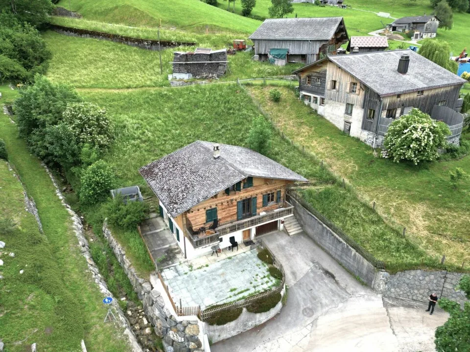 Ampio chalet di 7 locali con dependance e vista panoramica meravigliosa a Château-d'Oex VD