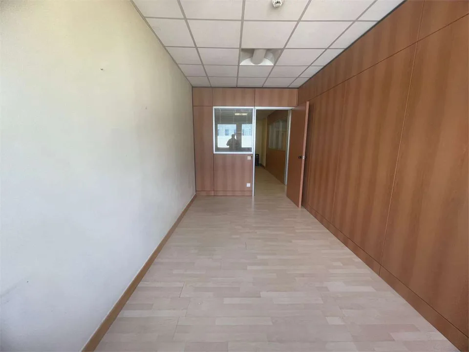 Spazio commerciale/ufficio 3 locali in affitto a Manno- ristrutturato