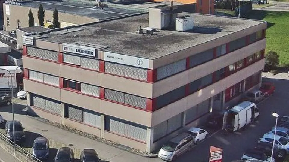 RIVERA STRATEGICO SPAZIO COMMERCIALE