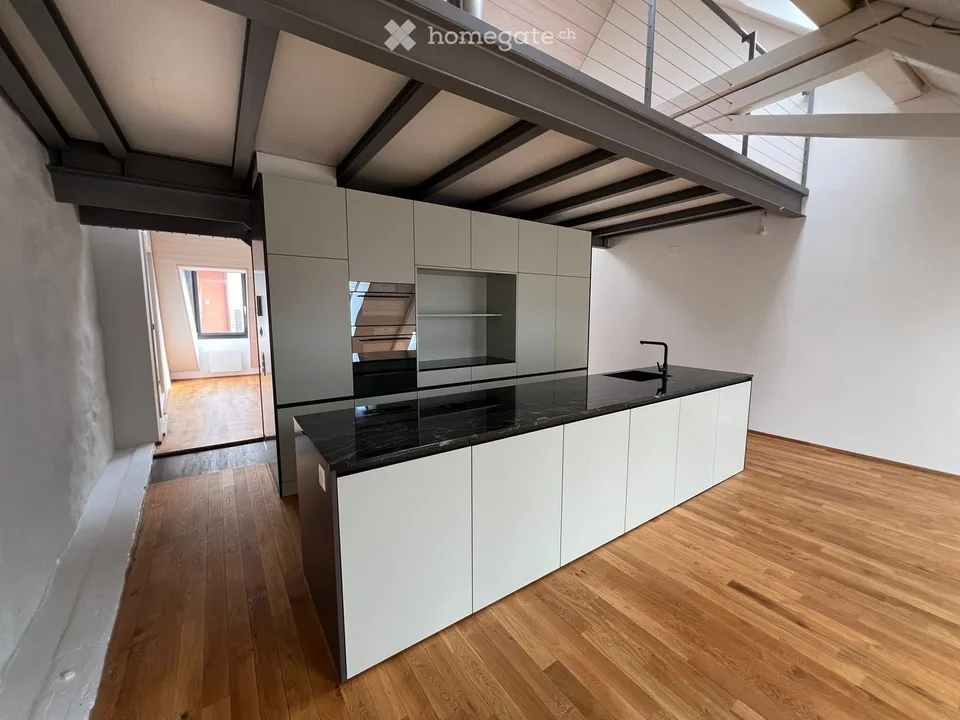 Altstadthaus mit Garage (Erstbezug nach Renovation) / Old town house with parking (just renovated)