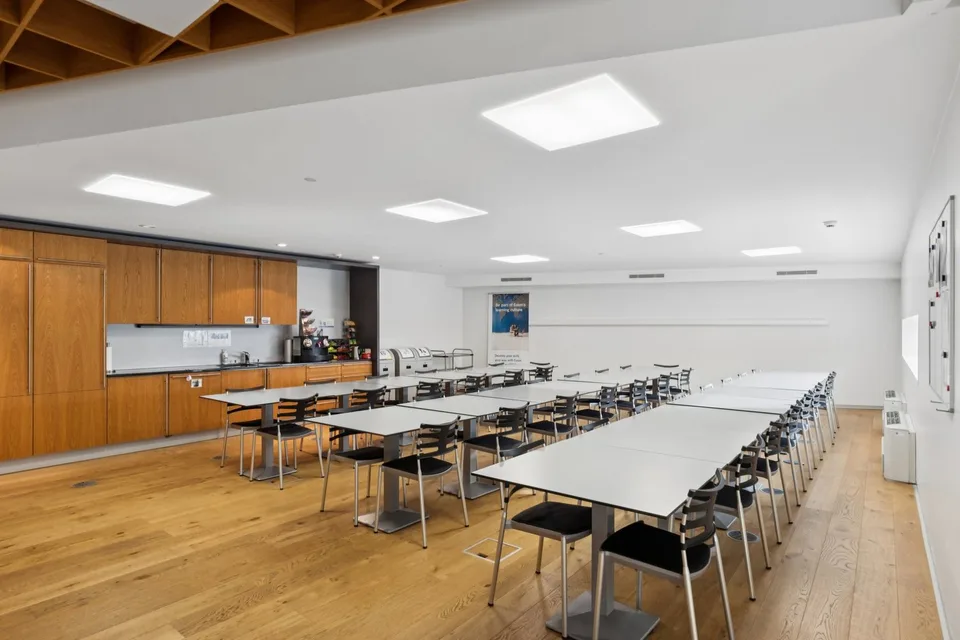 Oberfläche von 680 m² mit privater Terrasse von 175 m² – zahlreiche mögliche Nutzungen – Foto 8 von 11