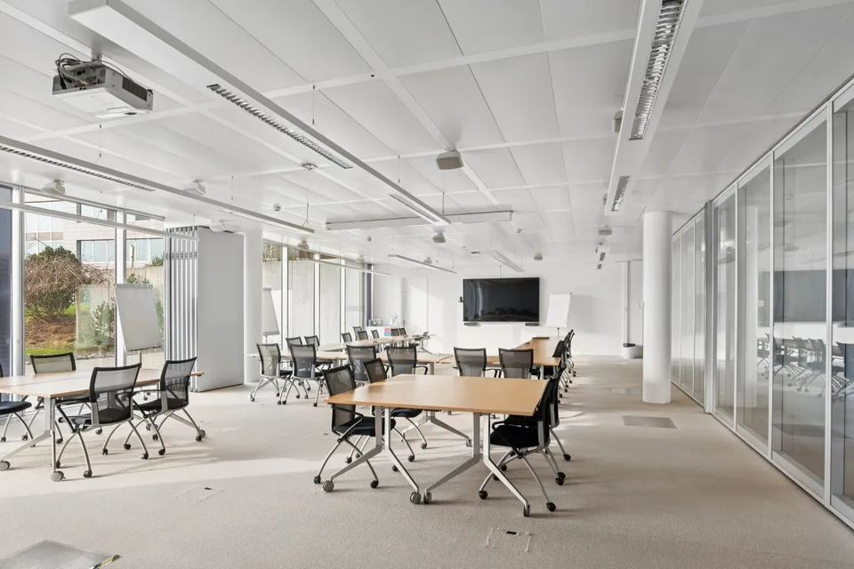 Oberfläche von 680 m² mit privater Terrasse von 175 m² – zahlreiche mögliche Nutzungen