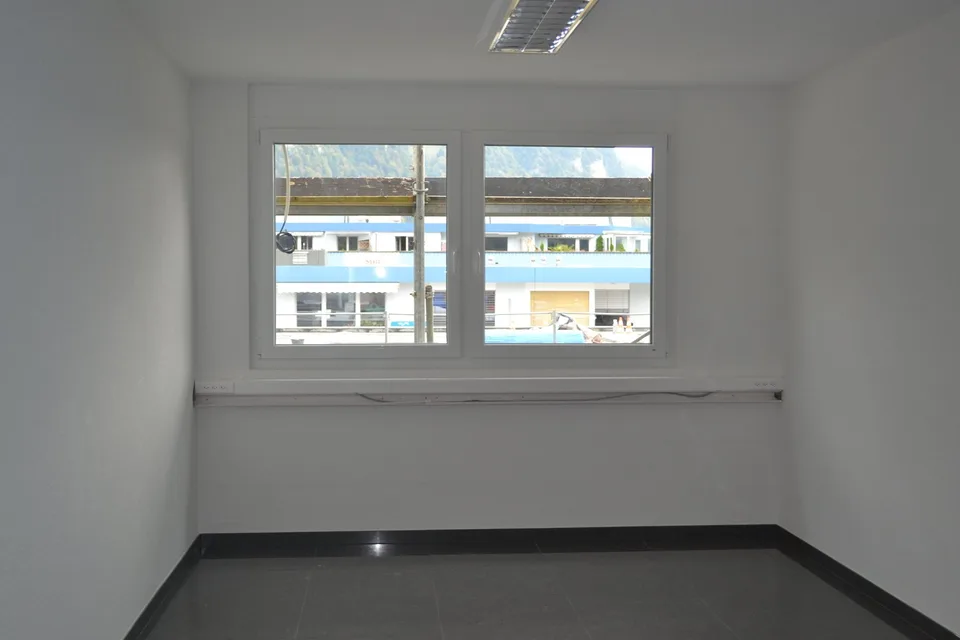 Espaces de bureau modernes de 22m2 - 69m2 à louer dans un emplacement central à Frutigen