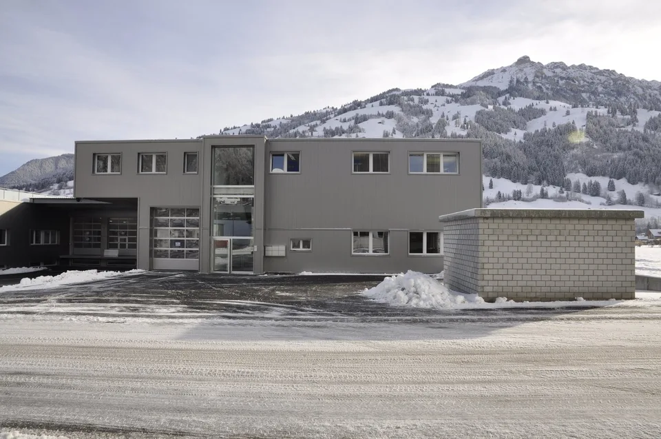 Espaces de bureau modernes de 22m2 - 69m2 à louer dans un emplacement central à Frutigen