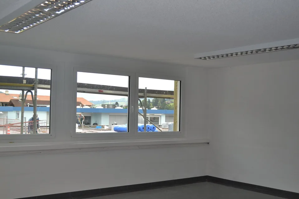 Espaces de bureau modernes de 22m2 - 69m2 à louer dans un emplacement central à Frutigen