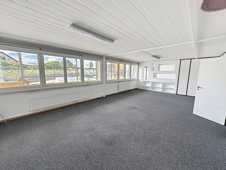 Surface administrative à reprendre ? 230 m² à Ecublens