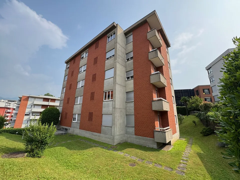AFFITTASI 4.5 LOCALI ATTICO COMPLETAMENTE RISTRUTTURATO A LUGANO