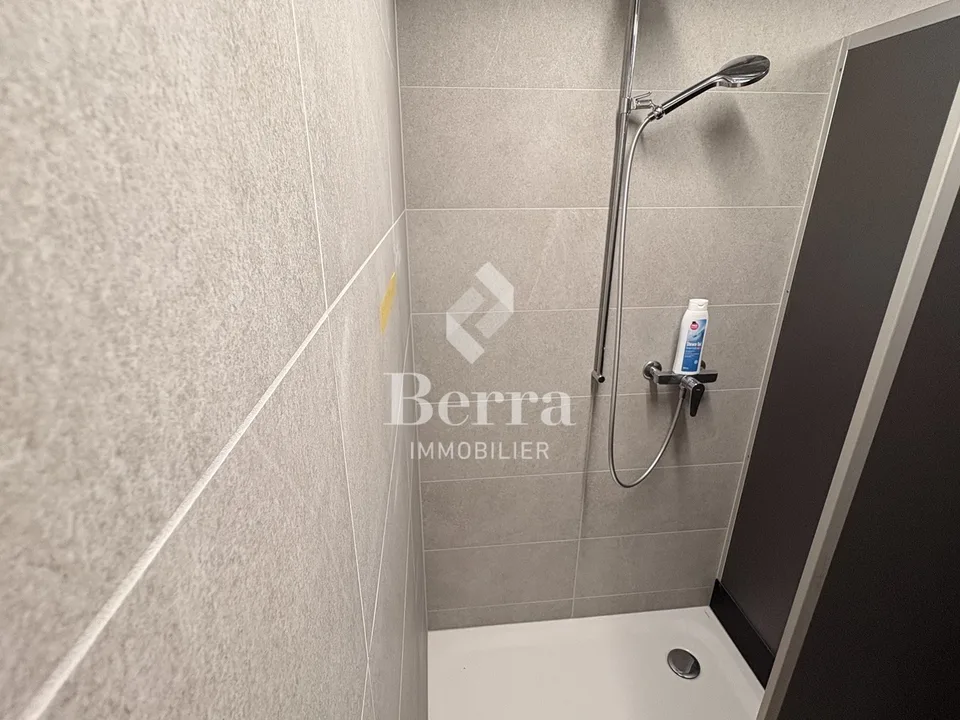 117 m² Neuware für Ihre Aktivität - Strategische Lage in Martigny – Foto 6 von 9