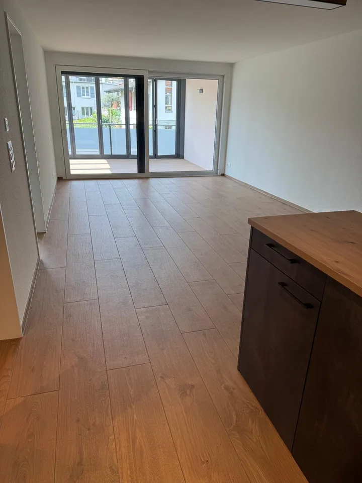 Appartement 2.5 pièces avec jardin d'hiver dans le centre du village d'Oberwil