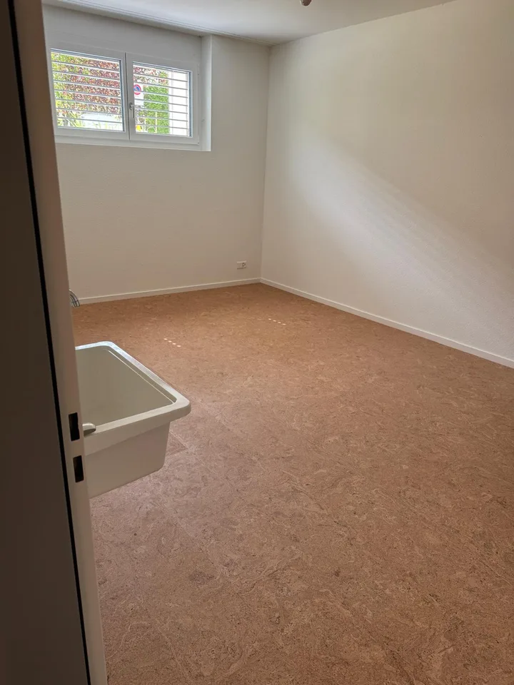 2.5-Zimmer-Wohnung mit Wintergarten im Dorfkern von Oberwil – Foto 13 von 16