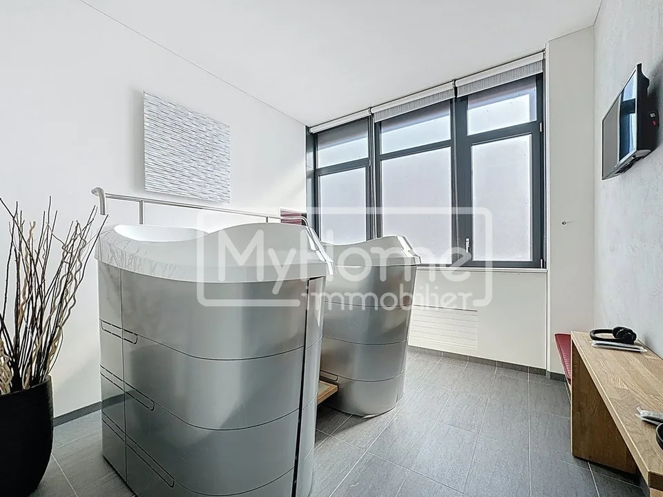 Sala fitness di 967 m2 a Lonay, completamente attrezzata, in affitto – foto 7 di 12