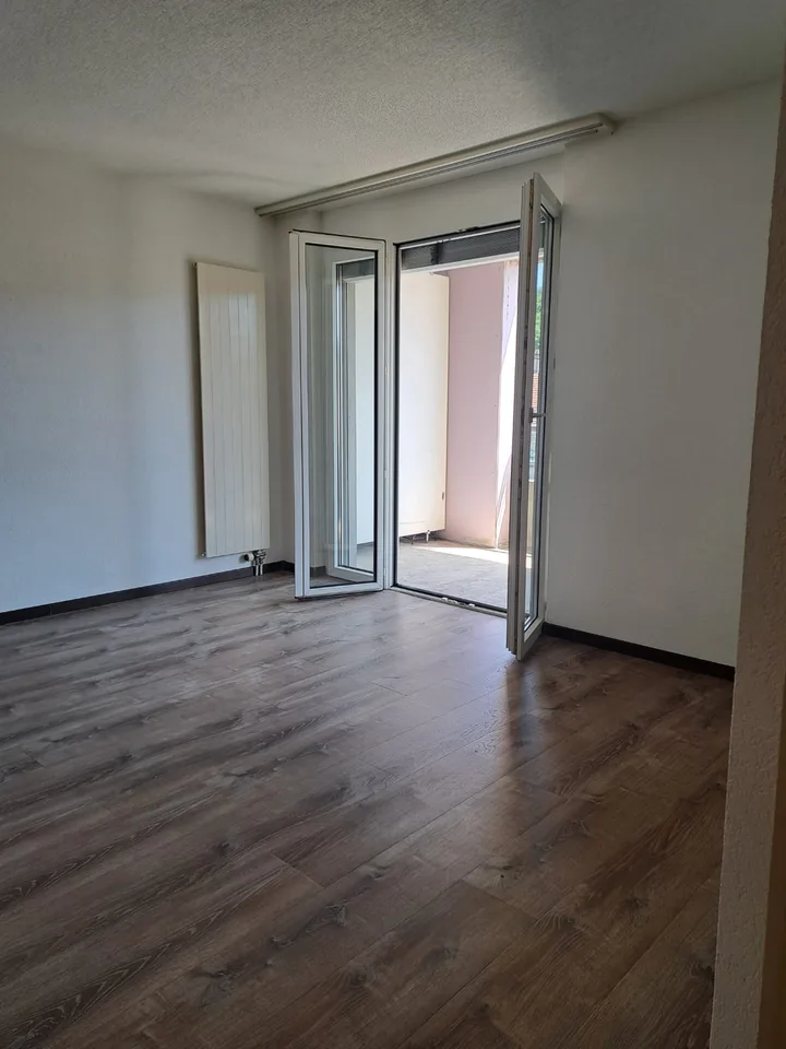 Helles 2-Zimmer-Wohnung mit Balkon in Le Locle – Foto 7 von 12