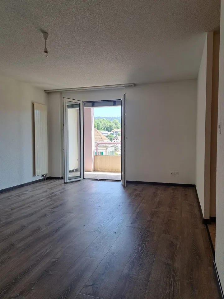 Helles 2-Zimmer-Wohnung mit Balkon in Le Locle – Foto 8 von 12
