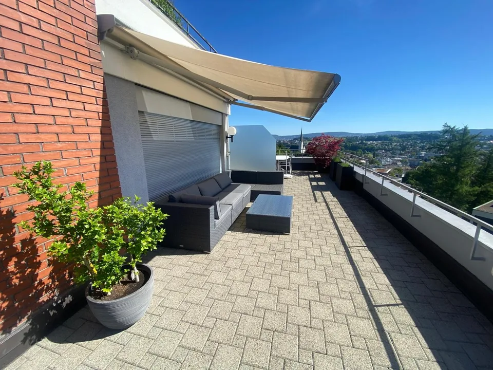 Exklusive Terrassenwohnung mit traumhafter Aussicht über Adliswil