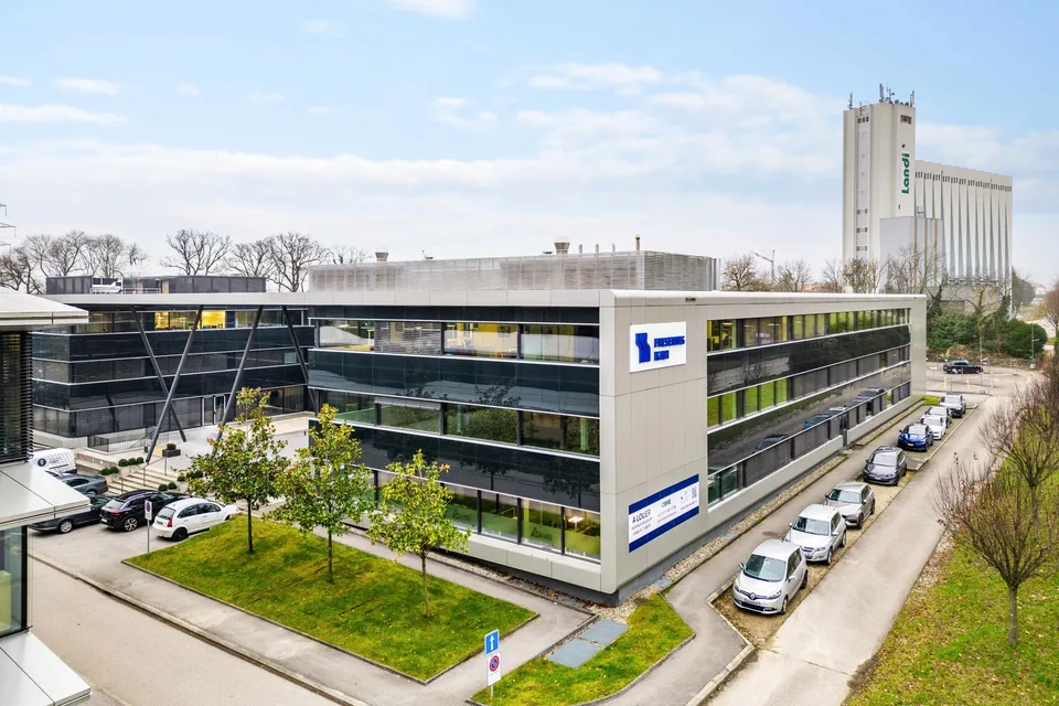 Bureaux aménagés - Terre-Bonne à Eysins - bâtiment moderne et flexible