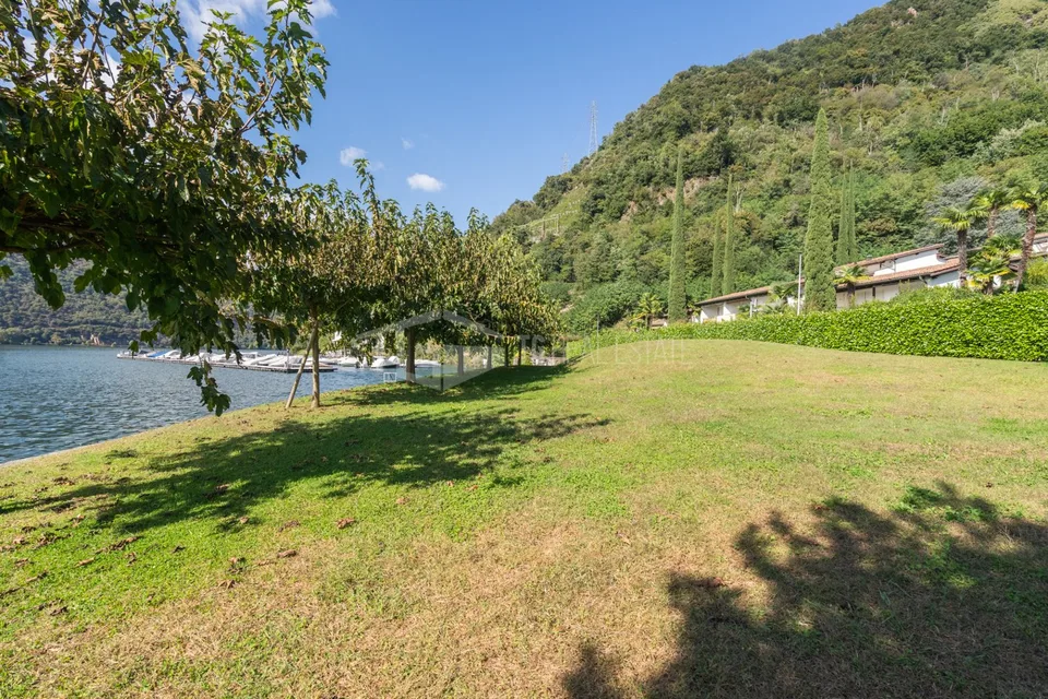 DUPLEX DE RÊVE AVEC VUE SUR LAC, JARDIN ET PISCINE