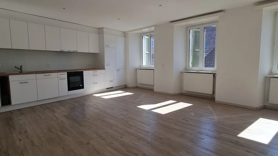 4 pièces lumineux de 100 m² au 3ème étage – rénové avec 2 salles de bains