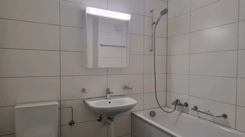 4 pièces lumineux de 100 m² au 3ème étage – rénové avec 2 salles de bains