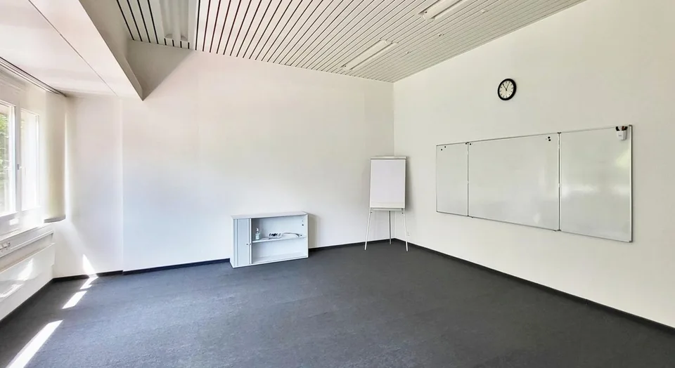 1 101 m² de bureaux à louer à Wetzikon