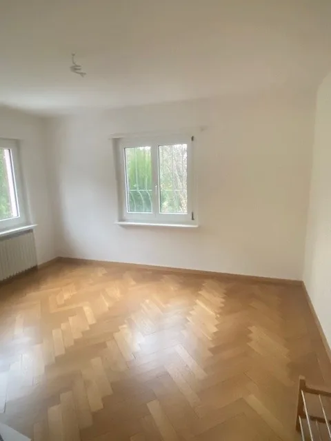 Charmante 2.5-Zimmer-Wohnung mit zusätzlich separaten Büro- Gästezimmer