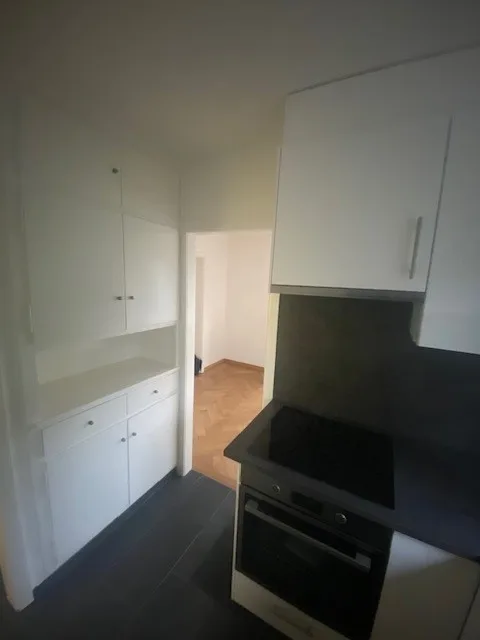 Charmante 2.5-Zimmer-Wohnung mit zusätzlich separaten Büro- Gästezimmer
