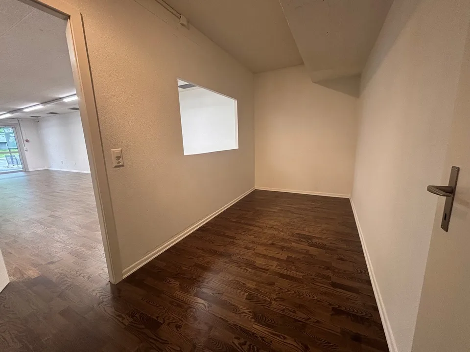 Espace commercial attractif avec local commercial et stockage au centre de Berne