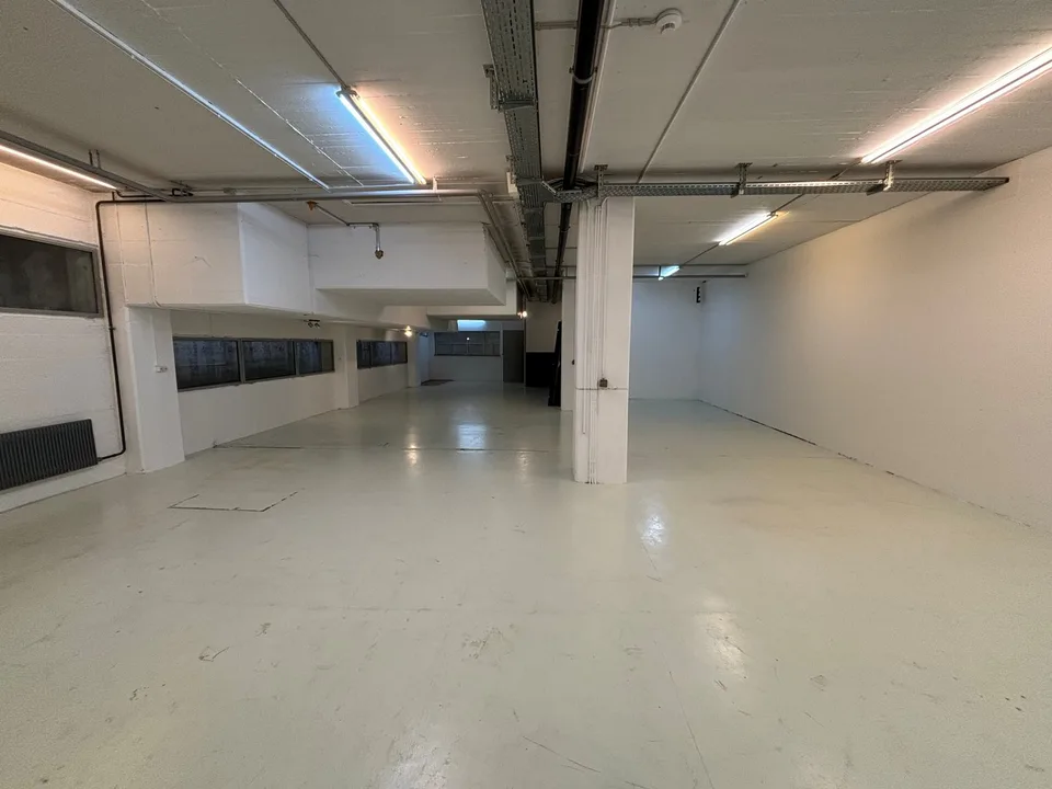 Espace commercial attractif avec local commercial et stockage au centre de Berne