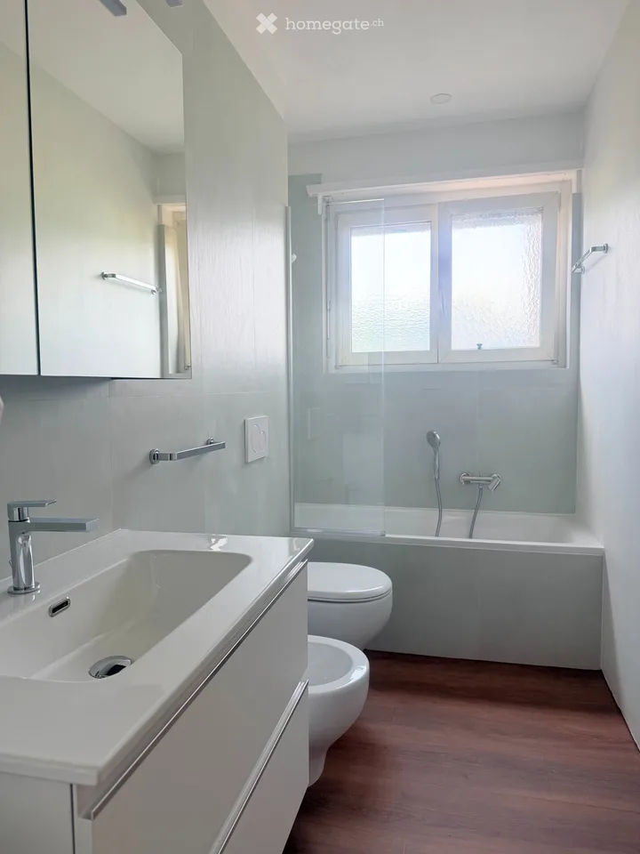4 pièces avec cuisine et salle de bain neuves