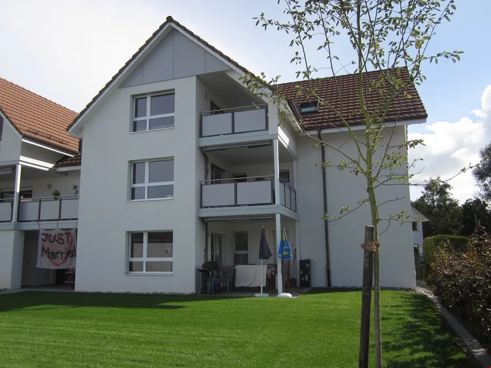 Helle Dachwohnung mit sonnigem Balkon in sehr gepflegter Liegenschaft