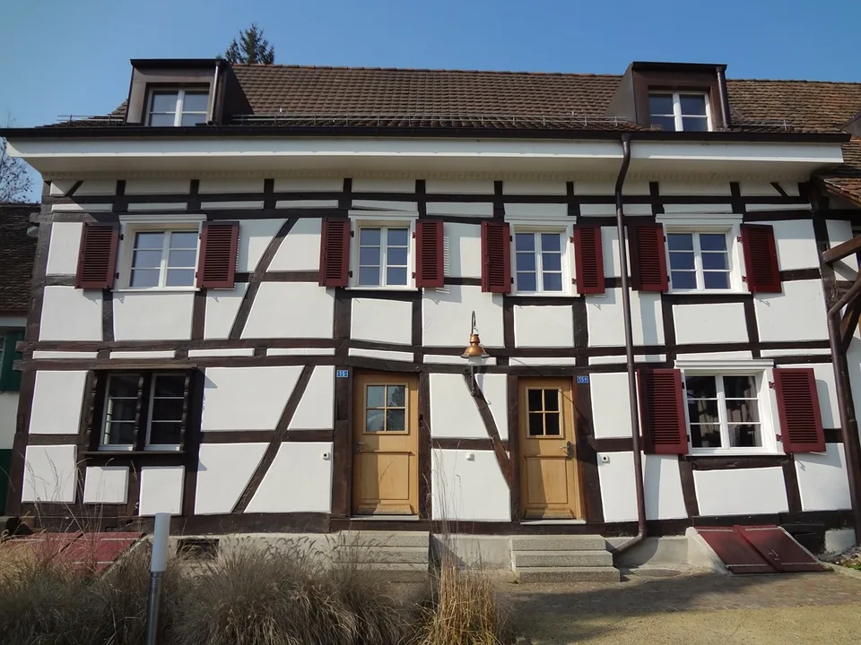 Charmantes 6.5-Zimmer-Doppelhaus in ruhiger Lage von Allschwil