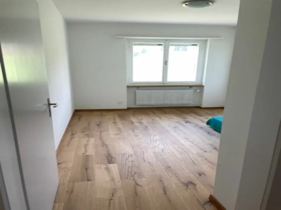 Charmante 3.5-Zimmer-Wohnung - stilvoll renoviert und mit Balkon in ruhiger Lage