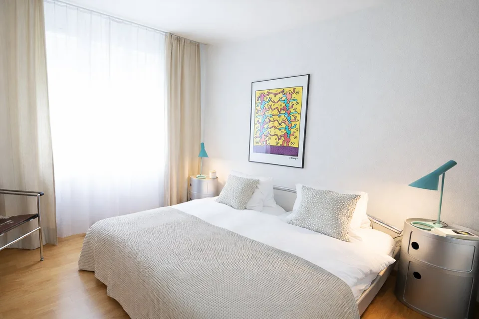 Appartement meublé 1 chambre moderne avec service de nettoyage hebdomadaire à louer