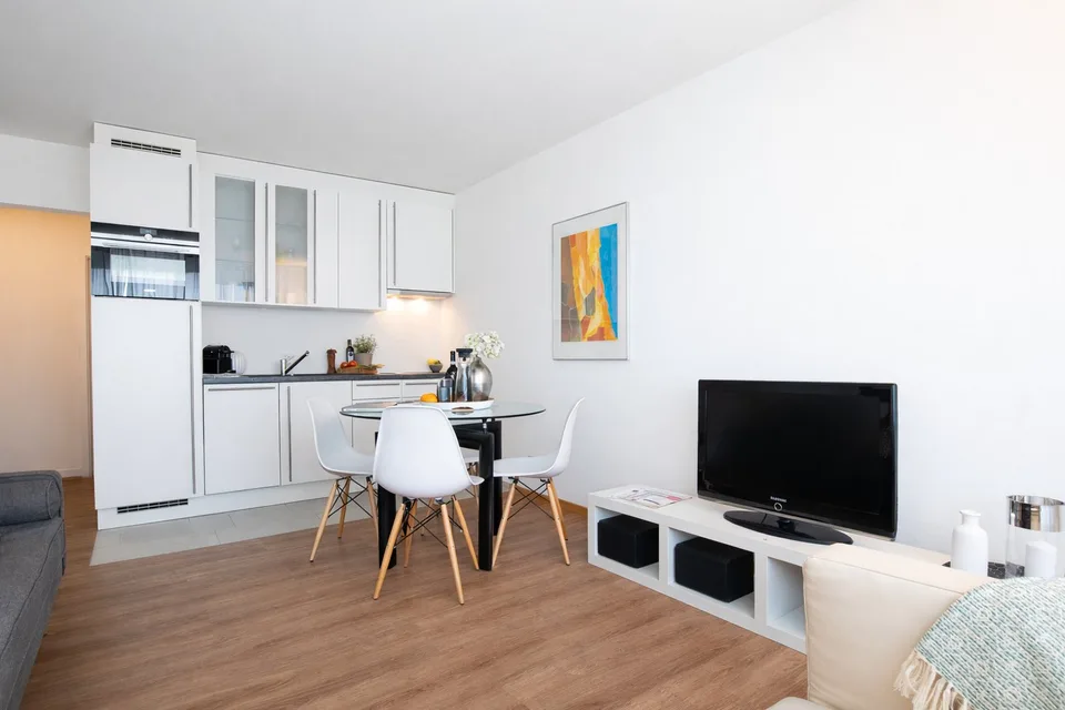 Modern furnished 1-bedroom apartment with weekly cleaning service for rent