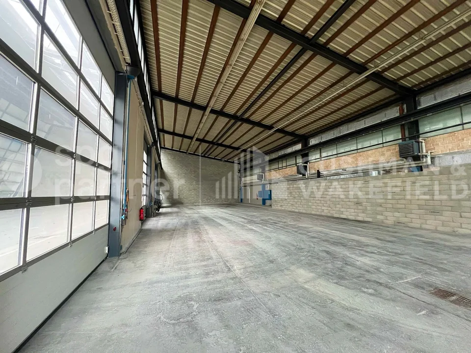 Surface artisanale et industrielle aménagée de 1?470 m² à Petit-Lancy