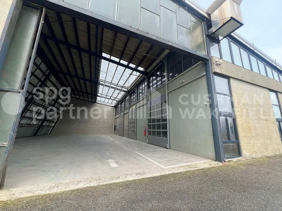 Surface artisanale et industrielle aménagée de 1?470 m² à Petit-Lancy