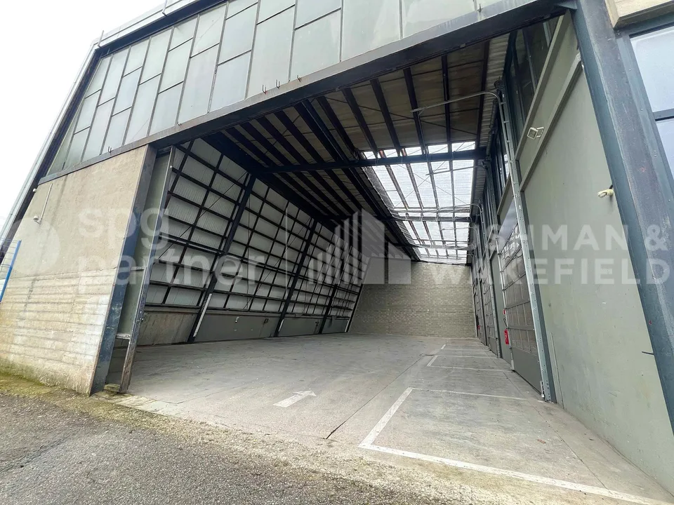Surface artisanale et industrielle aménagée de 1?470 m² à Petit-Lancy