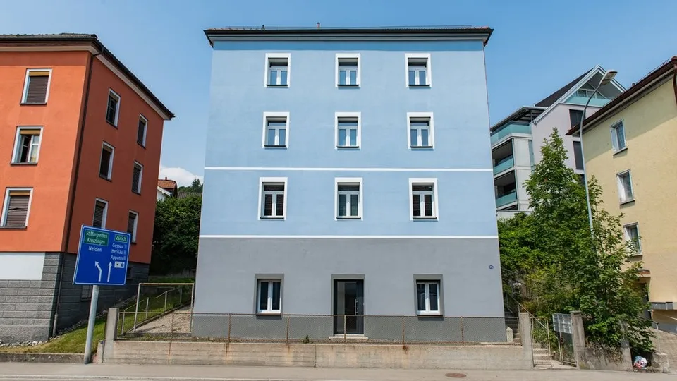 RENOVIERTE KLEINWOHNUNG MIT WASCHTURM UND BALKON- 1 MIETZINS GESCHENKT