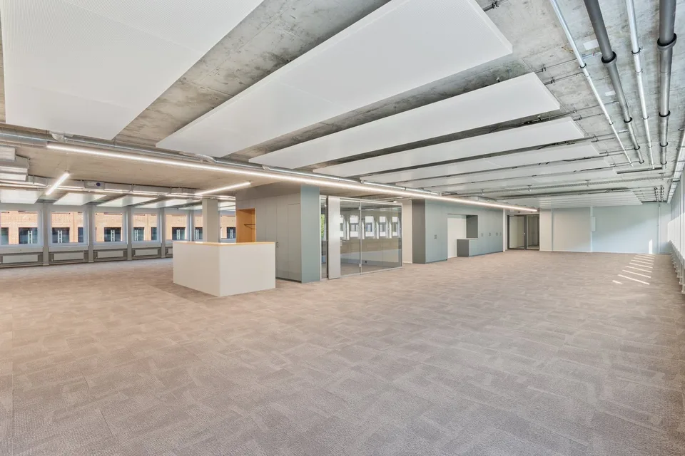 Erstbezug - modern & nachhaltig: vollausgebautes Büro 452m² im DGNB-Gold-zertifizierten AirCenter