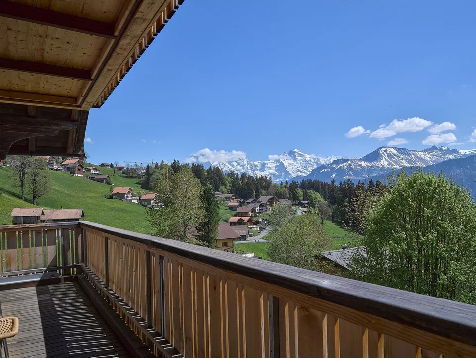 Appartamento arredato di 4 locali con 2 balconi e vista panoramica