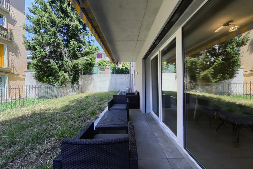 Appartamento luminoso con 1 camera da letto, terrazza e parcheggio, vicino a spazi verdi
