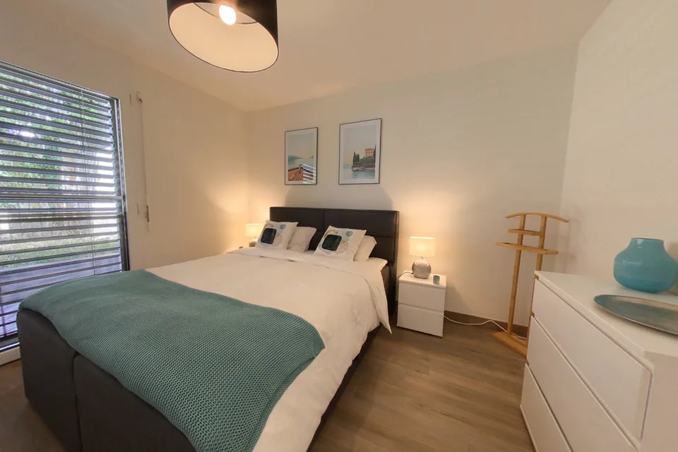 Helles 1-Zimmer-Apartment mit Terrasse und Parkplatz, nahe Grünflächen – Foto 7 von 9