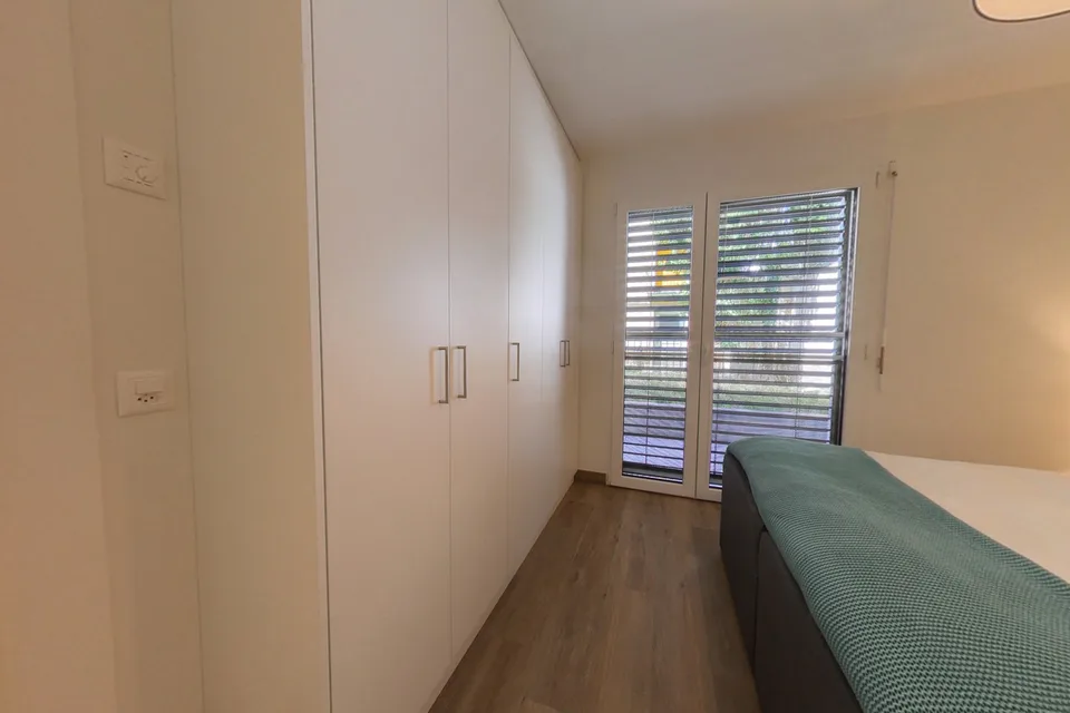 Helles 1-Zimmer-Apartment mit Terrasse und Parkplatz, nahe Grünflächen – Foto 8 von 9